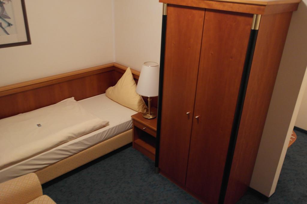 Hotel Jahnhaus Langenfeld  Quarto foto