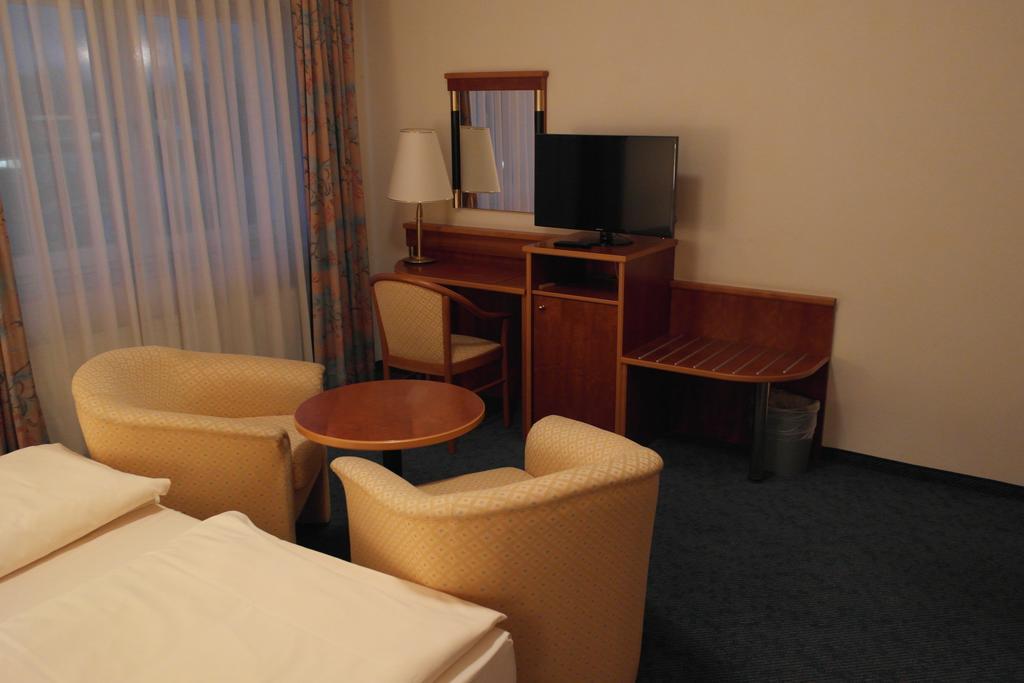 Hotel Jahnhaus Langenfeld  Quarto foto
