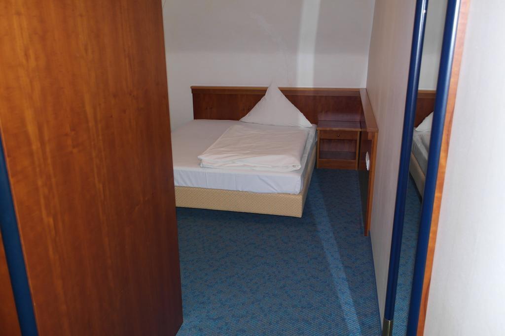 Hotel Jahnhaus Langenfeld  Quarto foto
