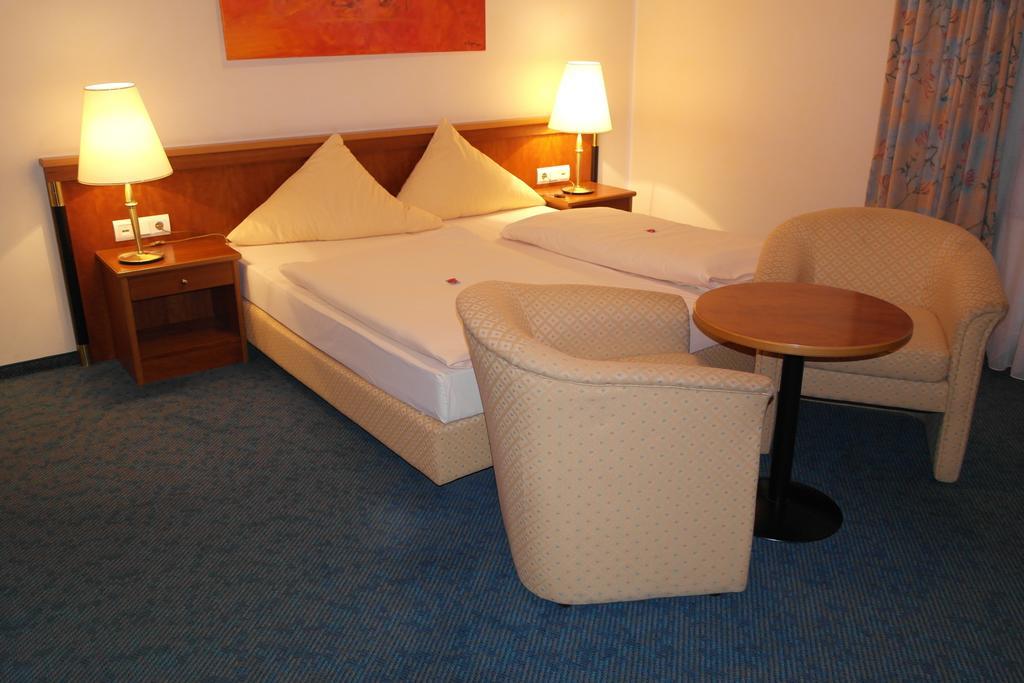 Hotel Jahnhaus Langenfeld  Quarto foto